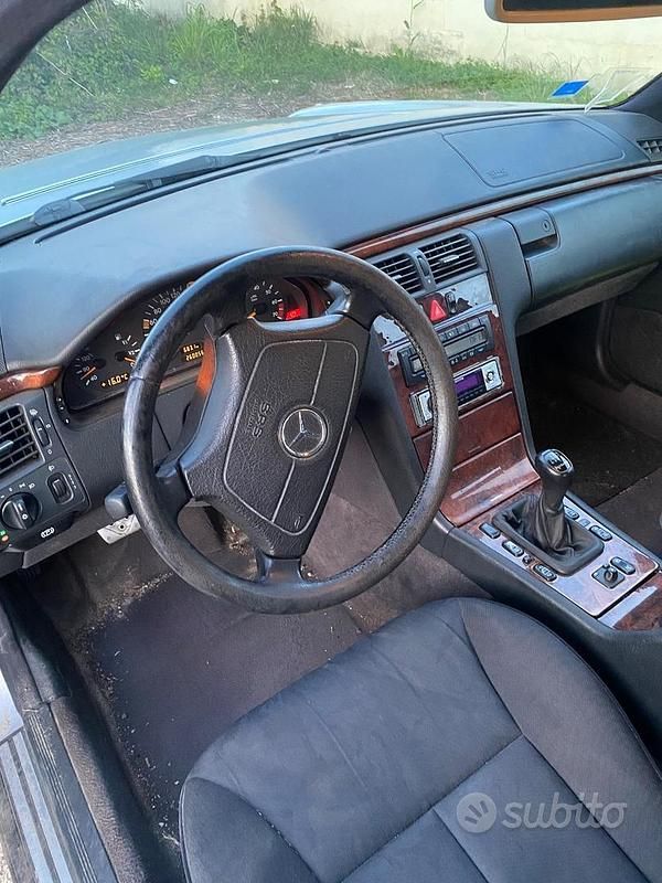 Begagnad Mercedes E200 Elegance 136 HK (100 kW) 1999 Grå Kombi