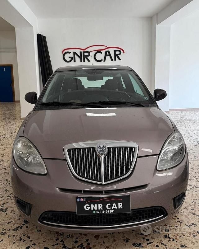 Usata Lancia Ypsilon 90 CV (66 kW) 2010 Grigio Utilitaria