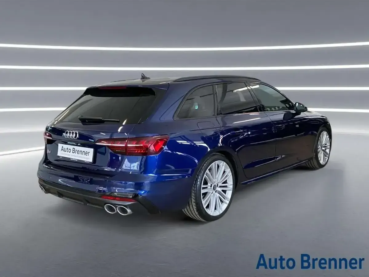 Usata Audi S4 341 CV (250 kW) 2021 Navarra blau Station wagon