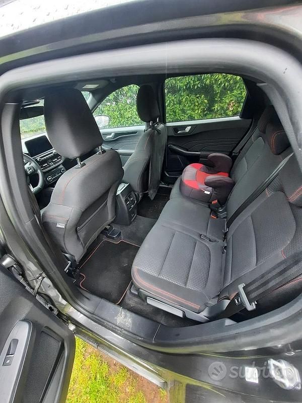 Usata Ford Kuga 120 CV (88 kW) 2022 Grigio SUV