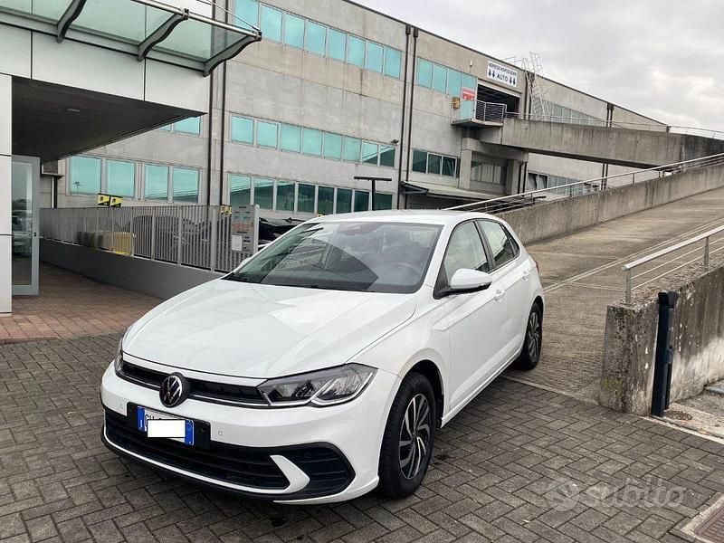 Bianco Usata 2022 VW Polo Tre volumi | 14.500 € (Buon prezzo) - Immagine 1/4