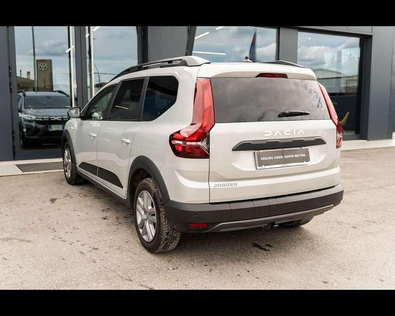 Usata Dacia Jogger Expression 101 CV (74 kW) 2023 Grigio chiaro Monovolume