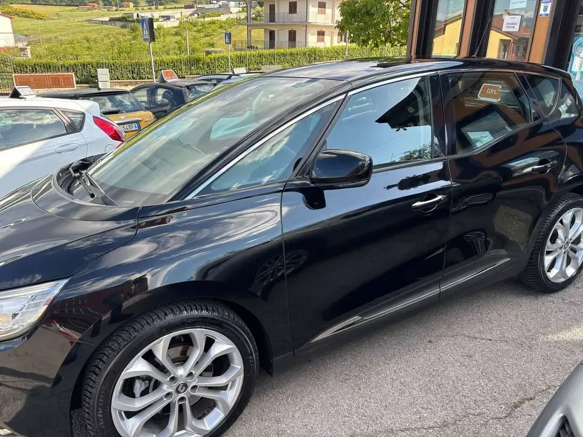 Usata Renault Scénic Zen 110 CV (80 kW) 2017 Other Monovolume