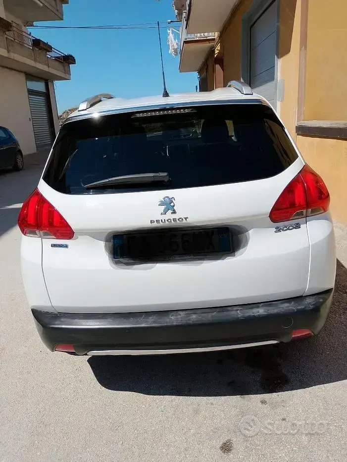 Usata Peugeot 2008 115 CV (84 kW) 2015 Bianco SUV