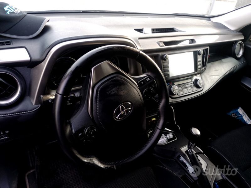 Usata Toyota RAV4 Hybrid Active 155 CV (114 kW) 2016 Bianco SUV