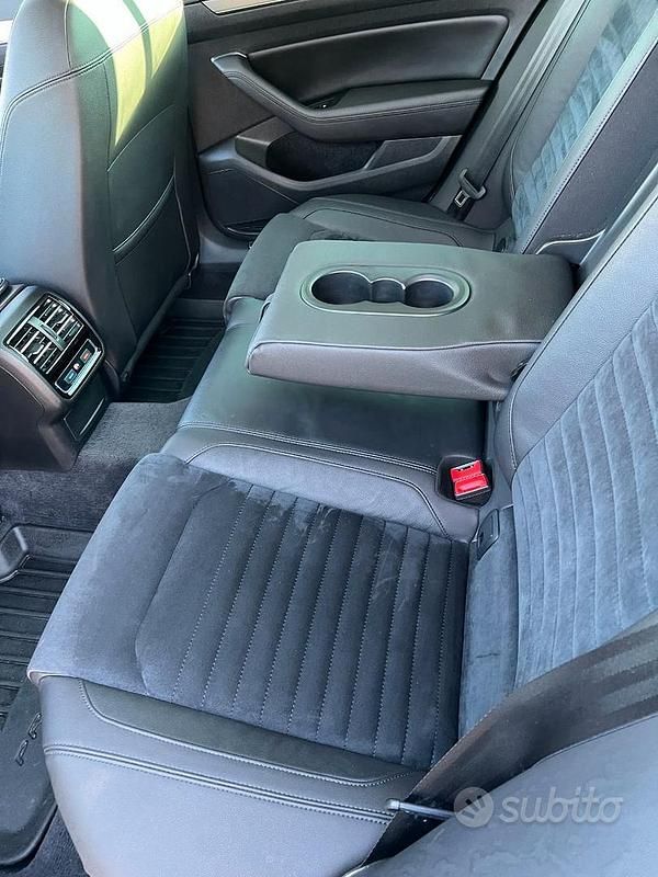 Usata VW Passat Exclusive 150 CV (110 kW) 2019 Grigio Station wagon