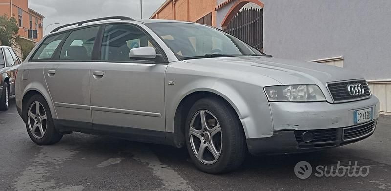 Usata 2004 Audi A4 Station wagon | 2000 € (Buon prezzo) - Immagine 1/4
