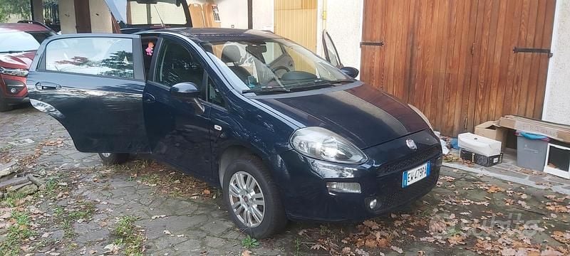 Usata Fiat Punto Lounge 77 CV (56 kW) 2014 Blu Berlina