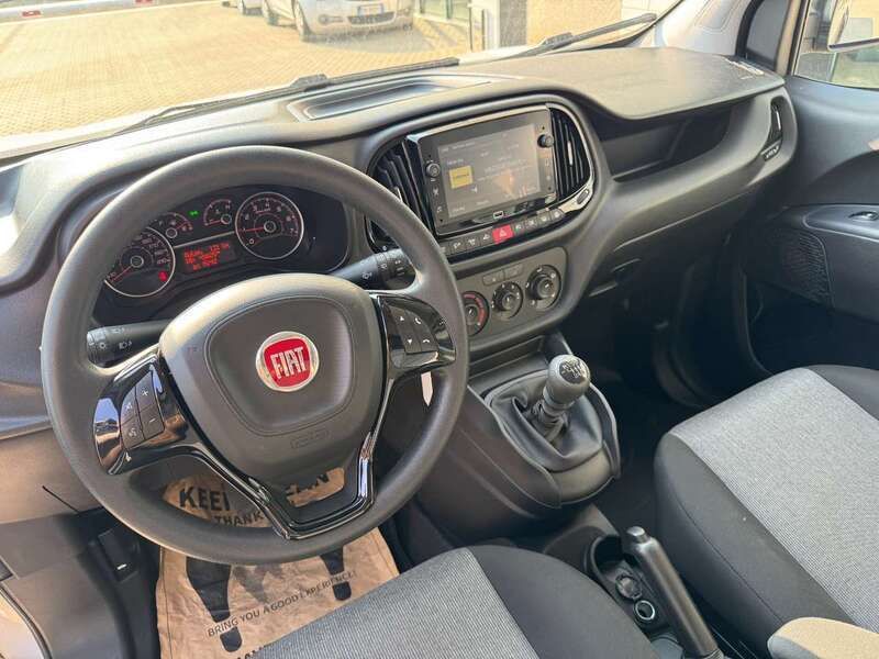 Usata Fiat Doblò Lounge 105 CV (77 kW) 2022 Grigio Monovolume