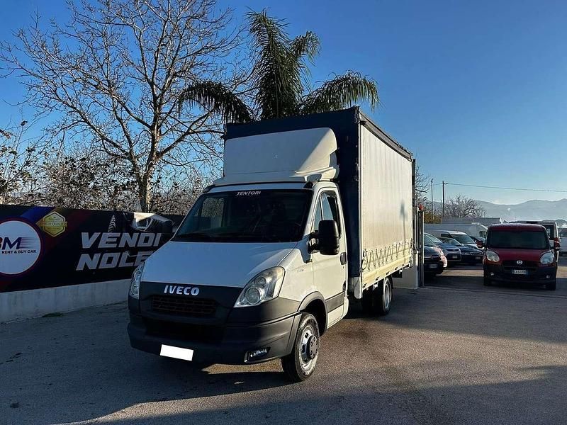 Usata Iveco Daily 126 CV (92 kW) 2014 Bianco Monovolume