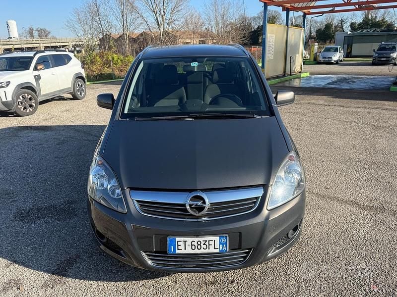 Grigio Usata 2014 Opel Zafira Monovolume | 4900 € (Super prezzo) - Immagine 1/4