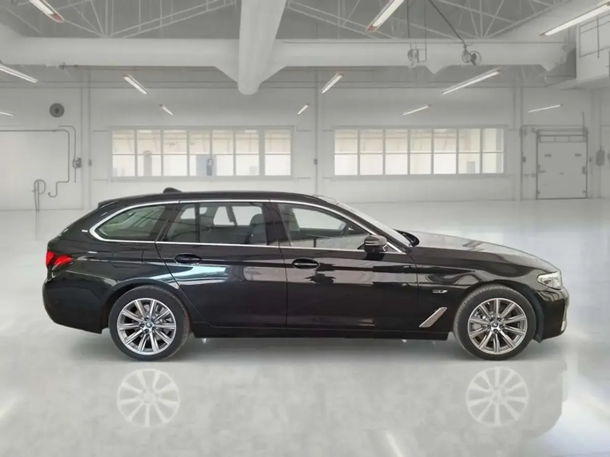 Usata BMW 530e Luxury Line 184 CV (135 kW) 2022 Nero Station wagon