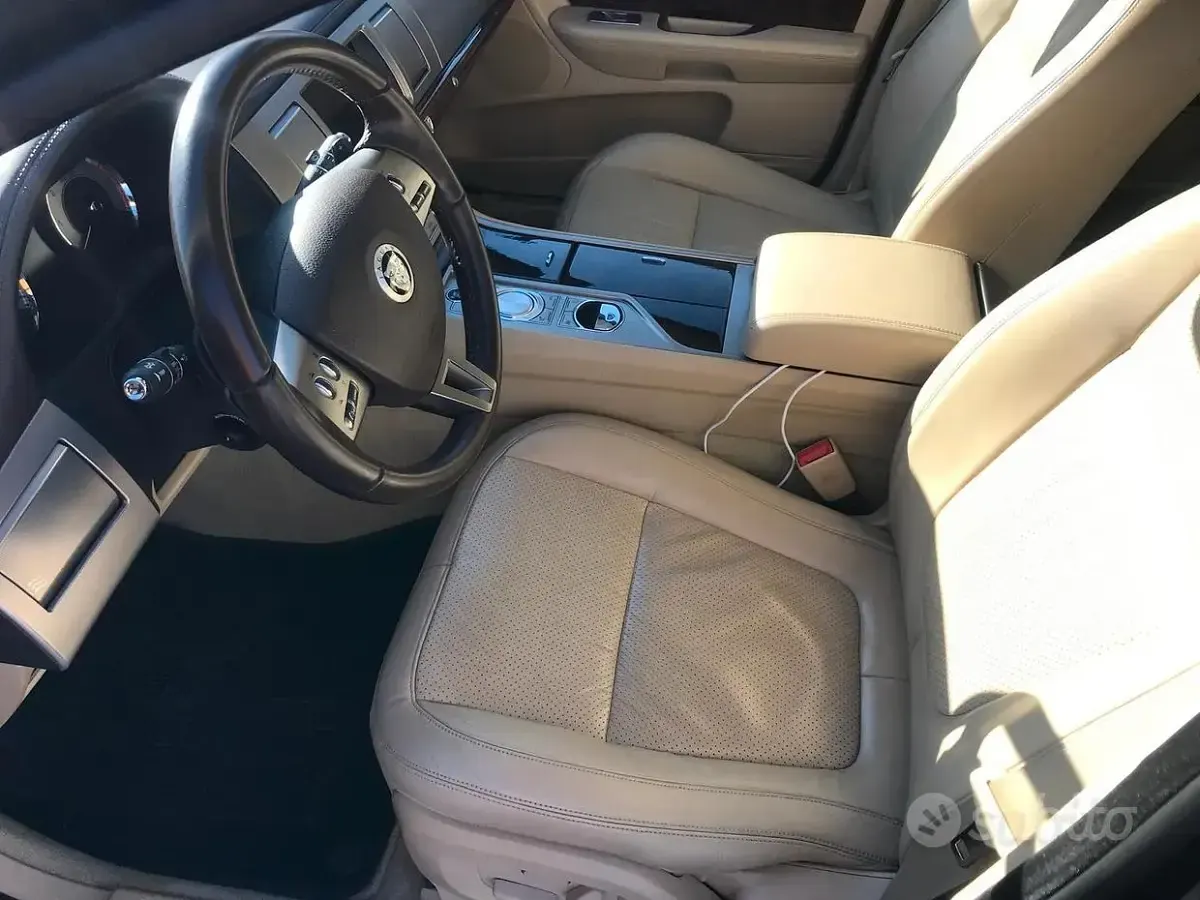 Usata Jaguar XF 240 CV (176 kW) 2011 Berlina