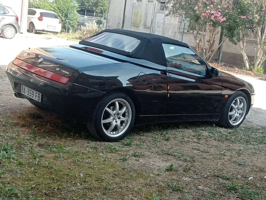 Usata Alfa Romeo Spider 144 CV (105 kW) 1999 Nero Cabrio
