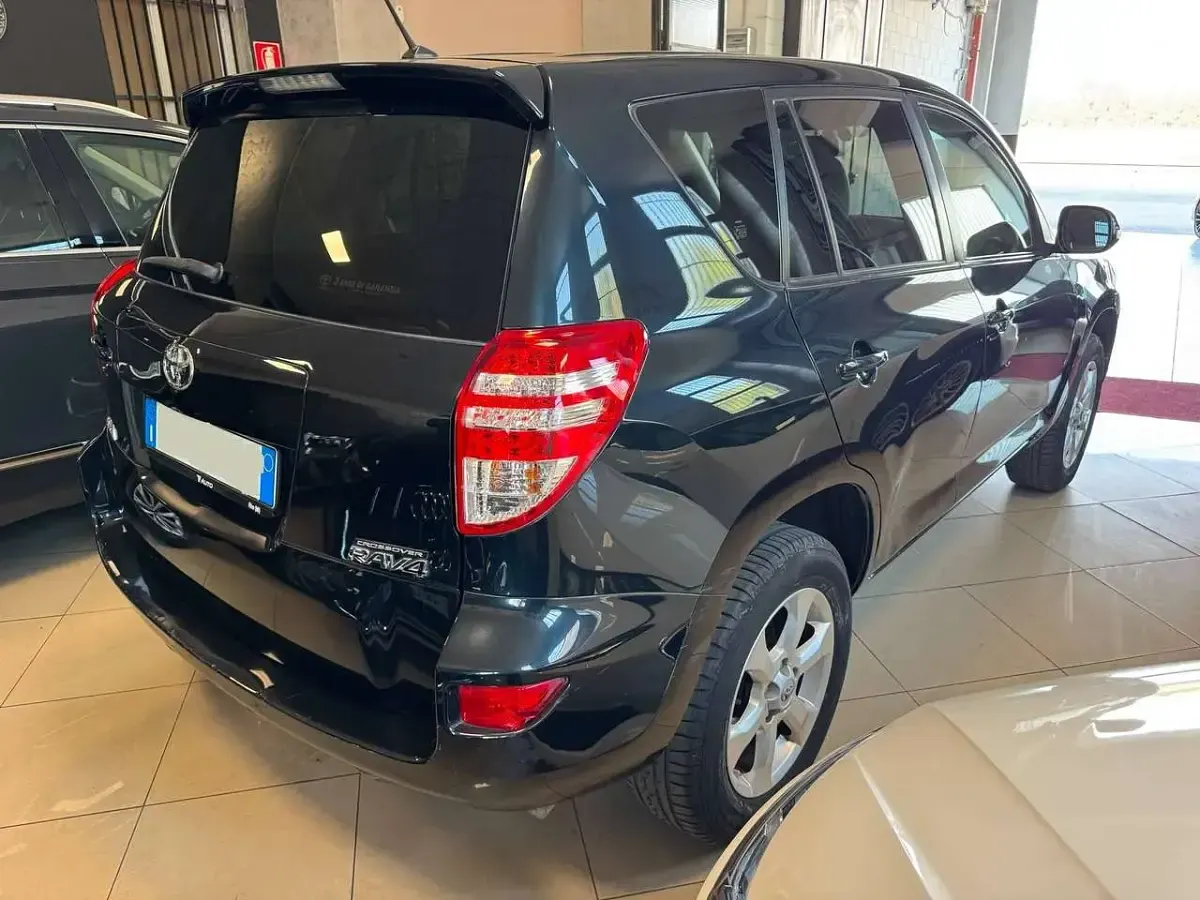 Usata Toyota RAV4 158 CV (116 kW) 2011 Blu/azzurro SUV