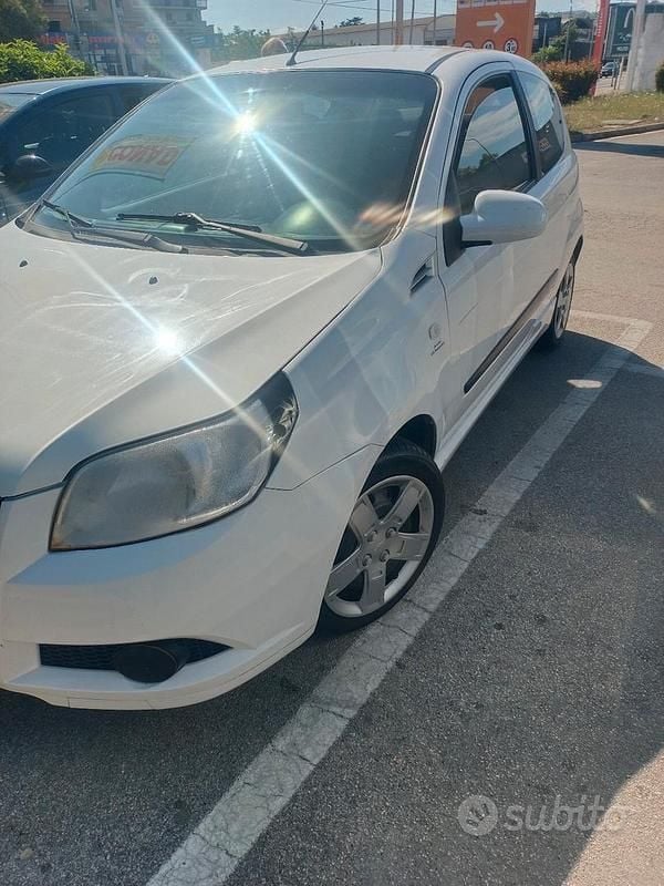 Usata Chevrolet Aveo 84 CV (61 kW) 2009 Bianco Utilitaria