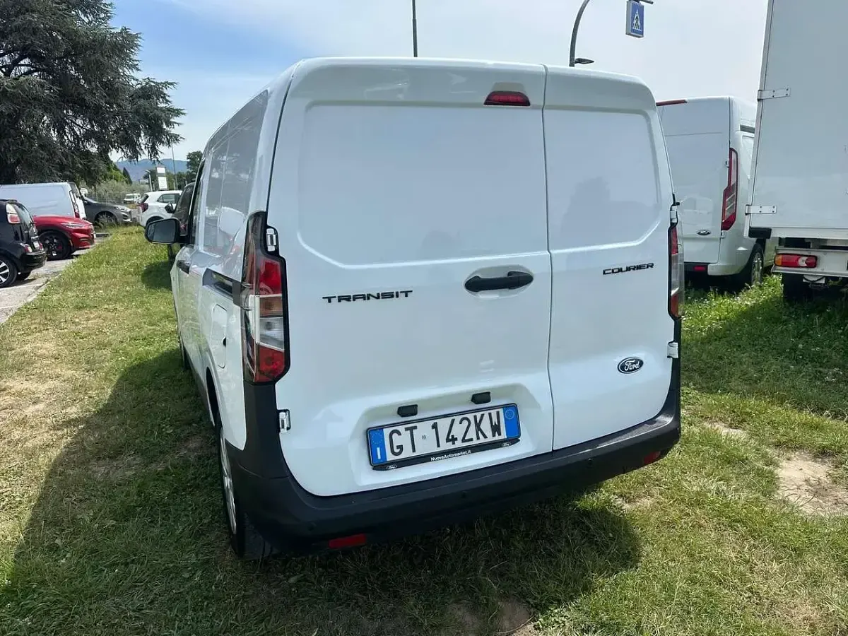 Usata Ford Transit 101 CV (74 kW) 2024 Frozen white Furgone