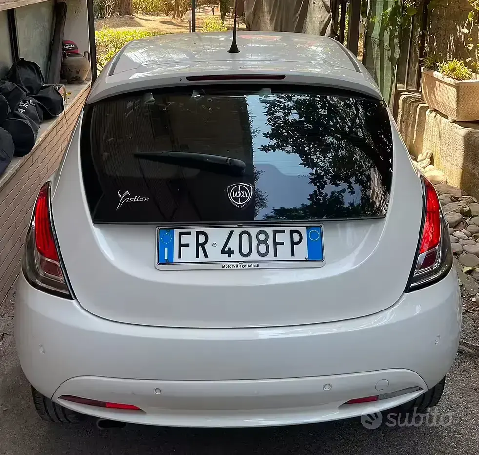 Usata Lancia Ypsilon 69 CV (50 kW) 2018 Bianco Utilitaria