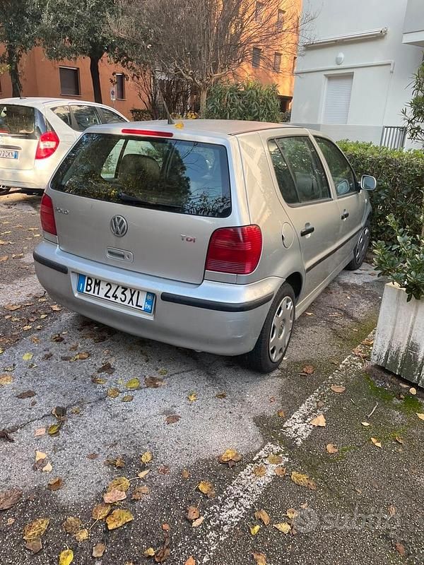 Usata VW Polo 48 CV (35 kW) 2000 Grigio Utilitaria