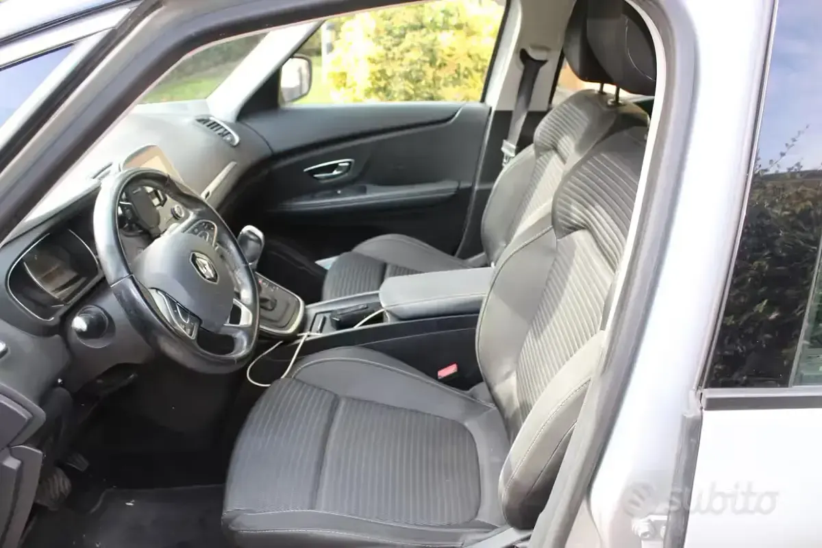 Usata Renault Scénic 110 CV (80 kW) 2018 Grigio Monovolume