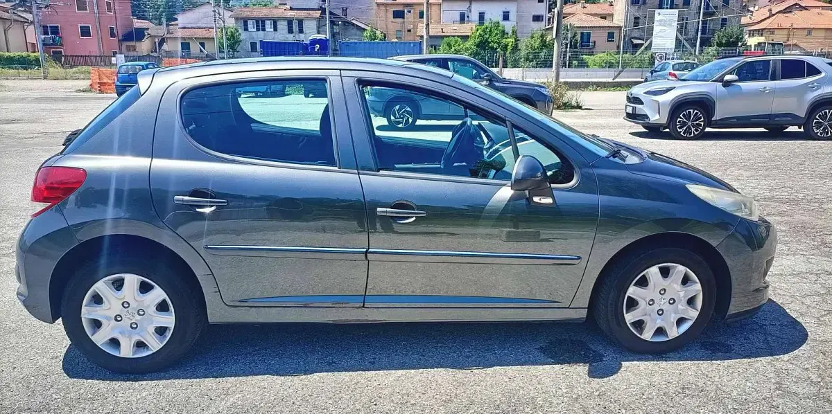 Usata Peugeot 207 Access 68 CV (50 kW) 2011 Grigio Berlina