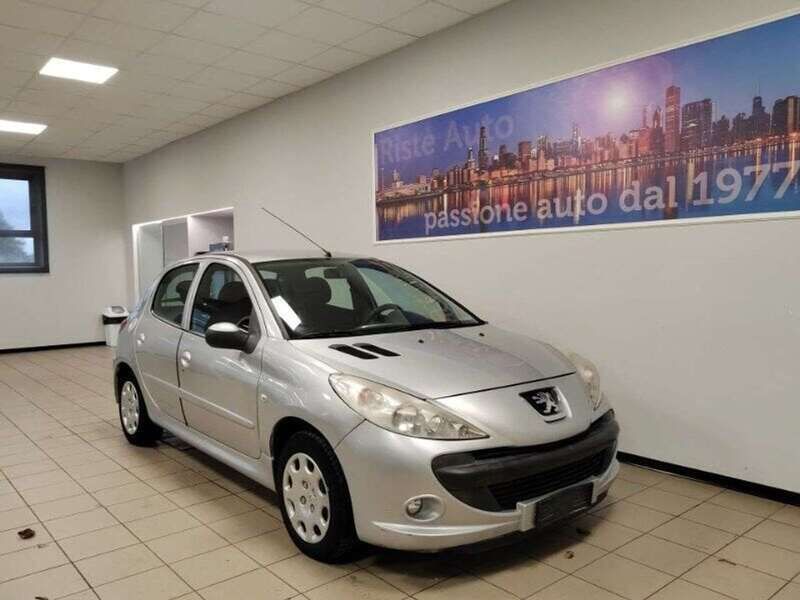 Argento metallizzato Usata 2011 Peugeot 206+ Due volumi | 2100 € (Buon prezzo) - Immagine 1/4