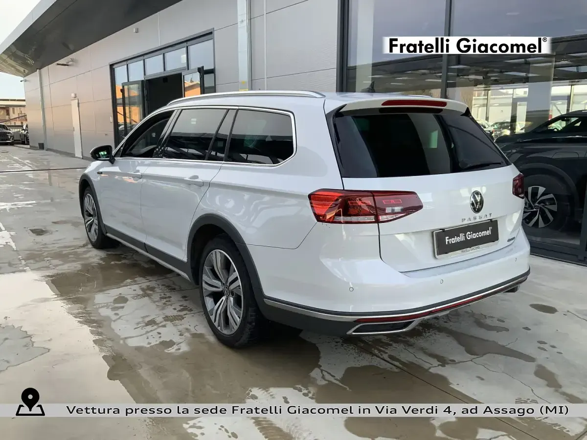 Usata VW Passat Alltrack 200 CV (147 kW) 2023 Glacier white metallizzato Station wagon