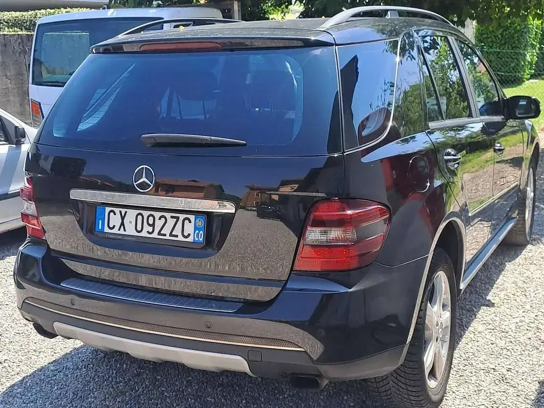 Usata Mercedes ML320 224 CV (164 kW) 2006 Nero SUV