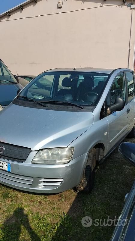 Usata Fiat Multipla 104 CV (76 kW) 2009 Grigio Monovolume