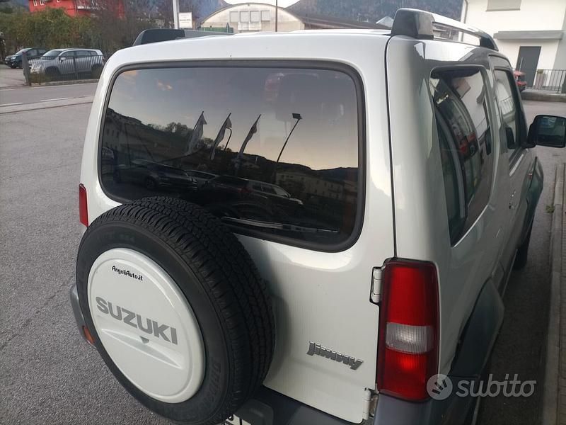 Usata Suzuki Jimny 86 CV (63 kW) 2011 Bianco SUV
