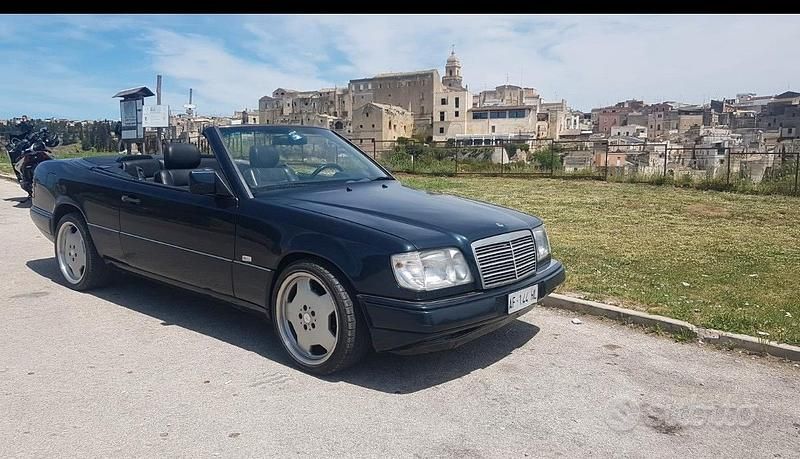 Usata Mercedes E200 136 CV (100 kW) 1996 Nero Cabrio