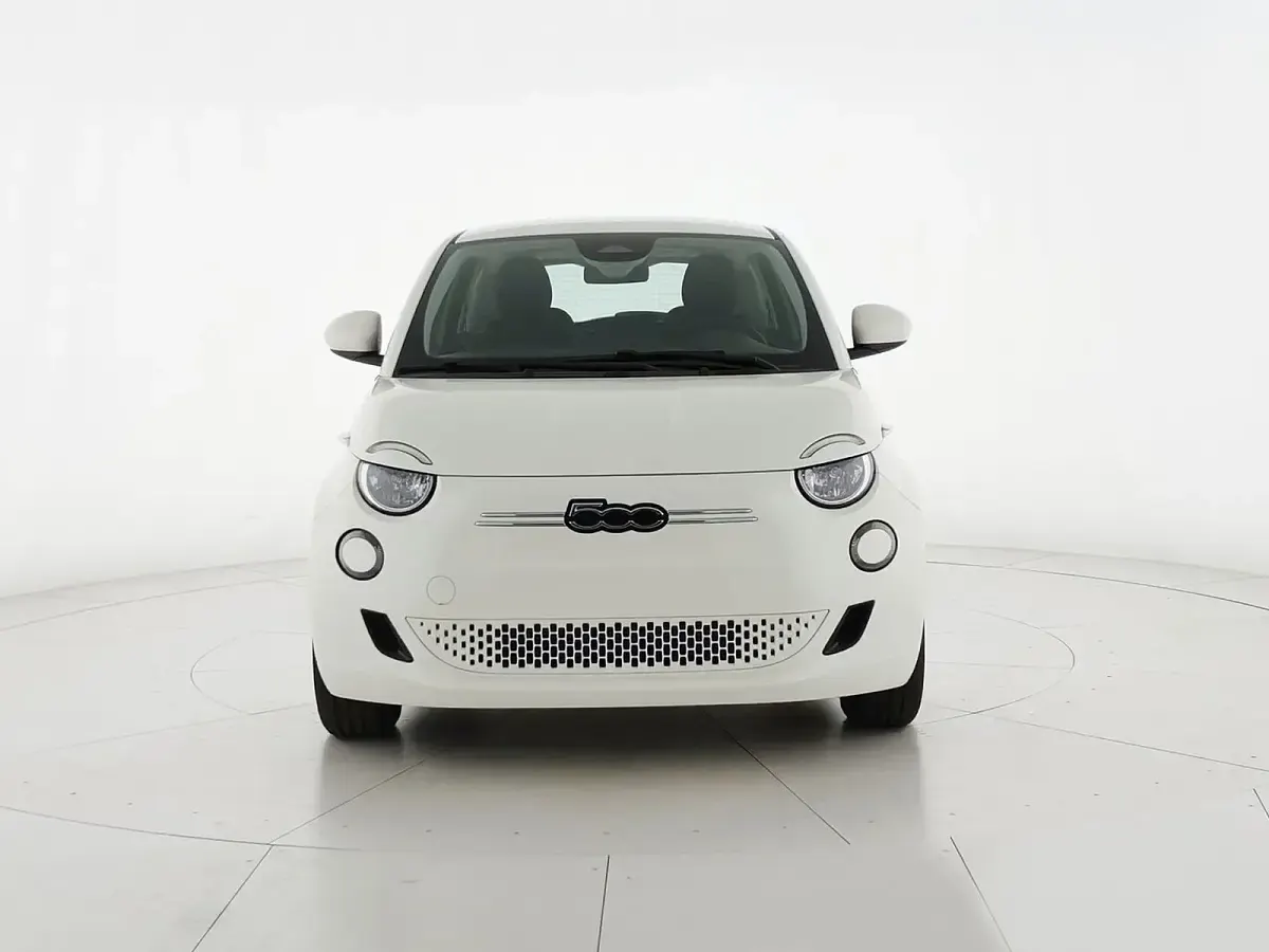 Käytetty Fiat 500e 42 kW (58 HP) 2025 Valkoinen Sedan