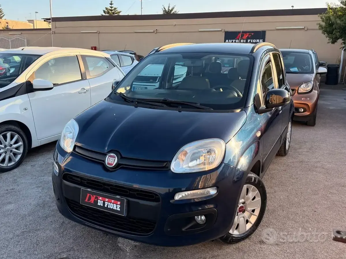 Usata Fiat Panda Lounge 69 CV (50 kW) 2016 Bluazzurro Utilitaria