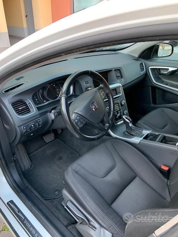 Usata Volvo V60 CC 150 CV (110 kW) 2017 Bianco Station wagon