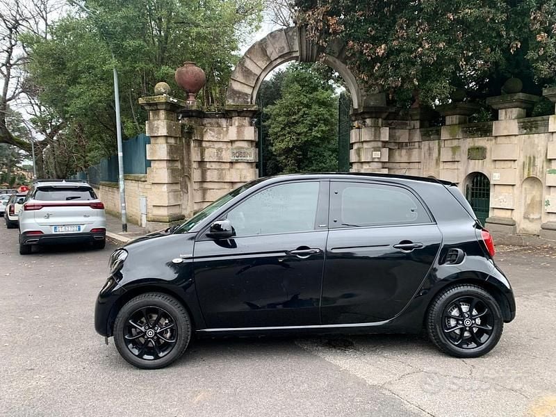 Nero Usata 2019 Smart ForFour Passion Utilitaria | 13.400 € (Buon prezzo) - Immagine 1/4