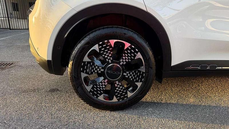 Usata Fiat 600 La Prima 110 CV (80 kW) 2025 Bianco pastello SUV