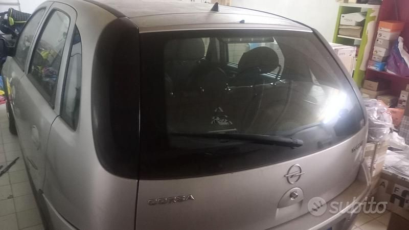 Usata Opel Corsa 69 CV (50 kW) 2006 Grigio Utilitaria