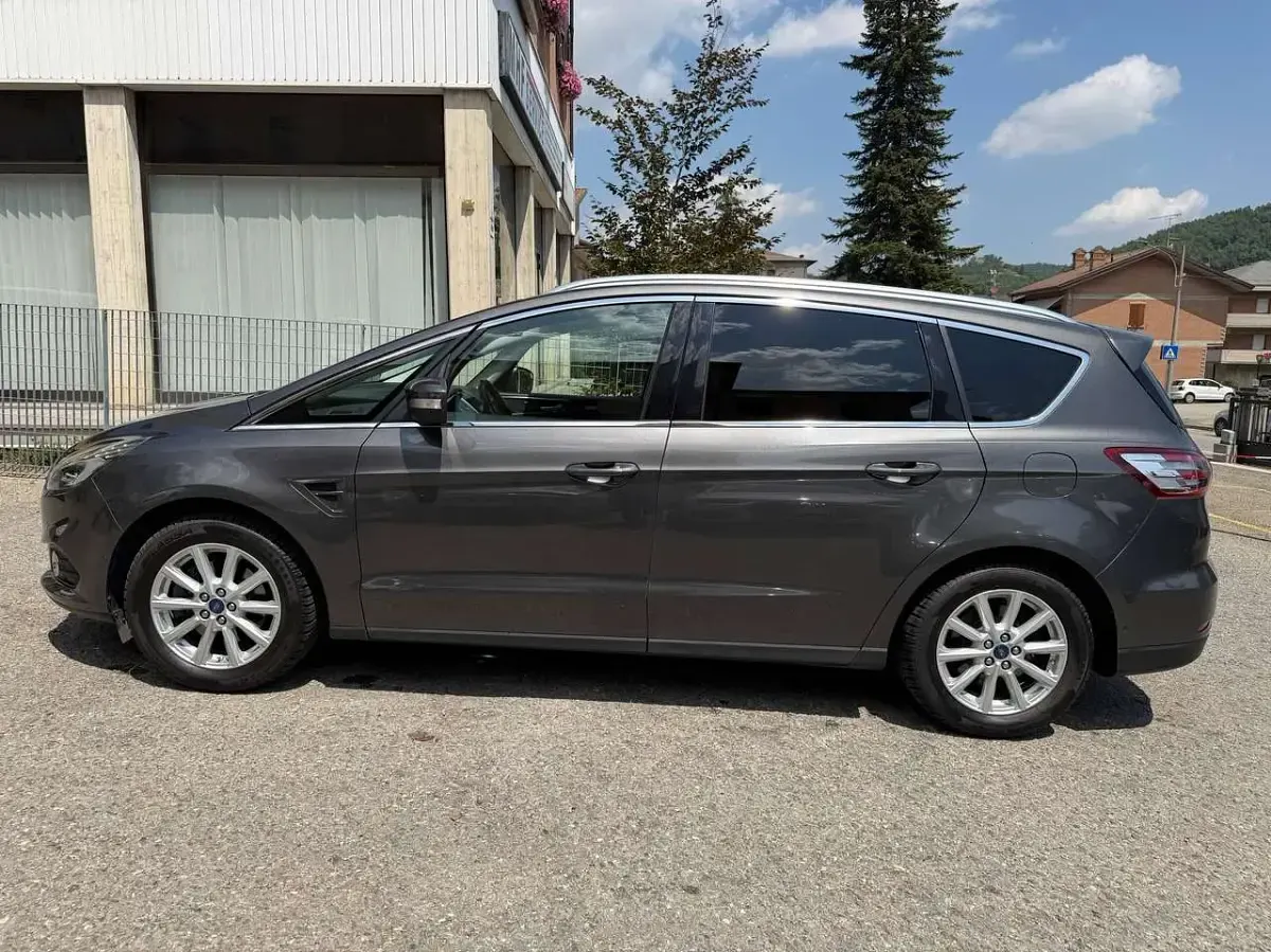 Usata Ford S-MAX Titanium 150 CV (110 kW) 2016 Grigio Monovolume