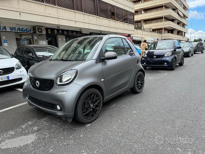 Begagnad Smart ForTwo Cabrio Prime 90 HK (66 kW) 2019 Grå Cab