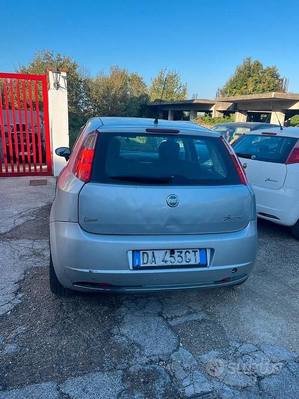 Usata Fiat Grande Punto 75 CV (55 kW) 2013 Grigio Utilitaria