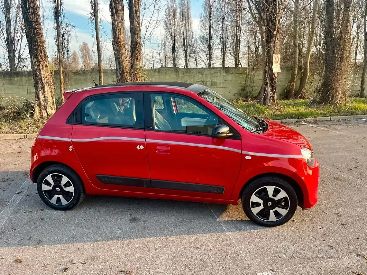 Usata Renault Twingo 50 kW (69 CV) 2025 Rosso Utilitaria