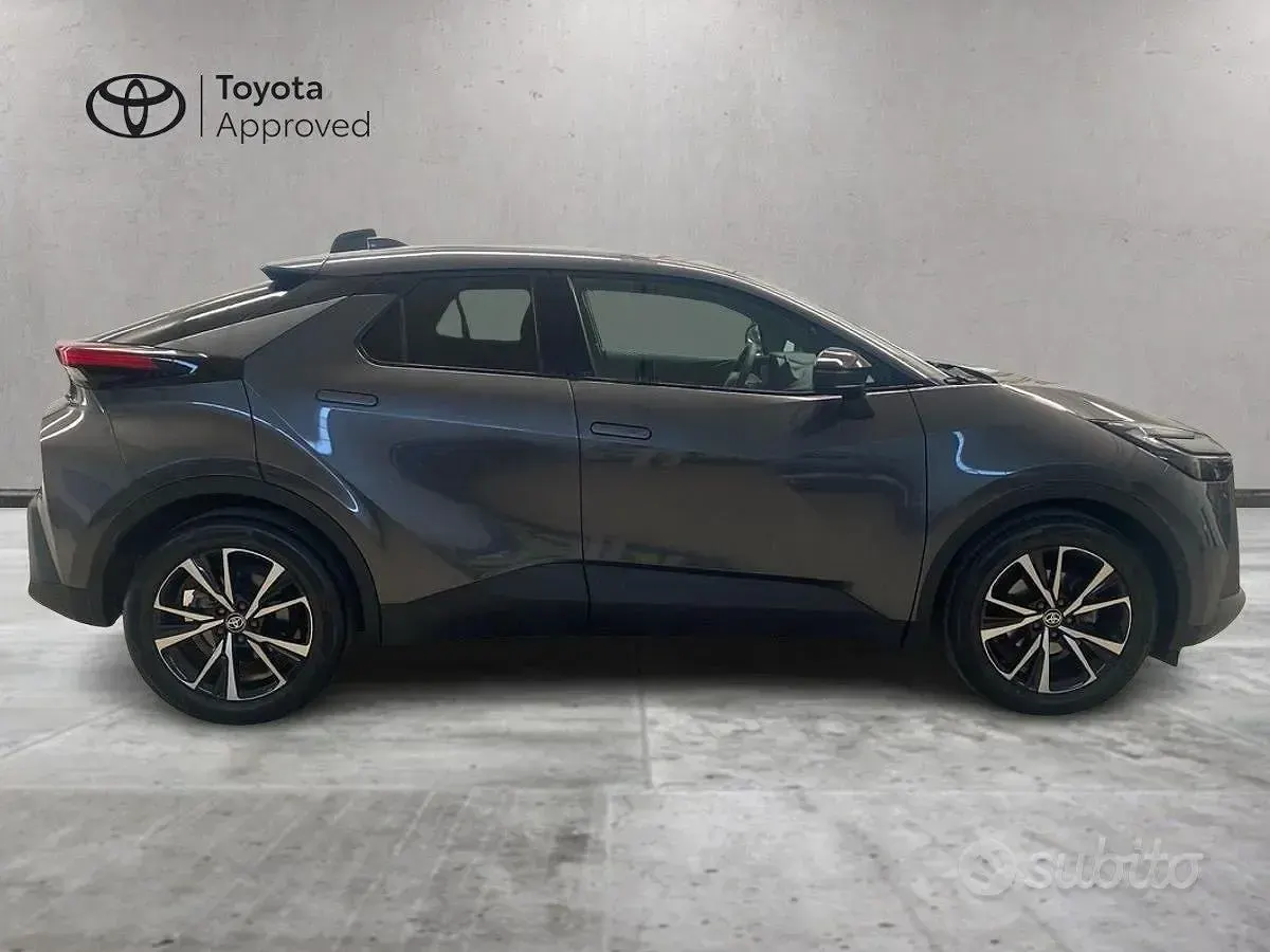 Usata Toyota C-HR Trend 152 CV (111 kW) 2024 Dark grey met SUV