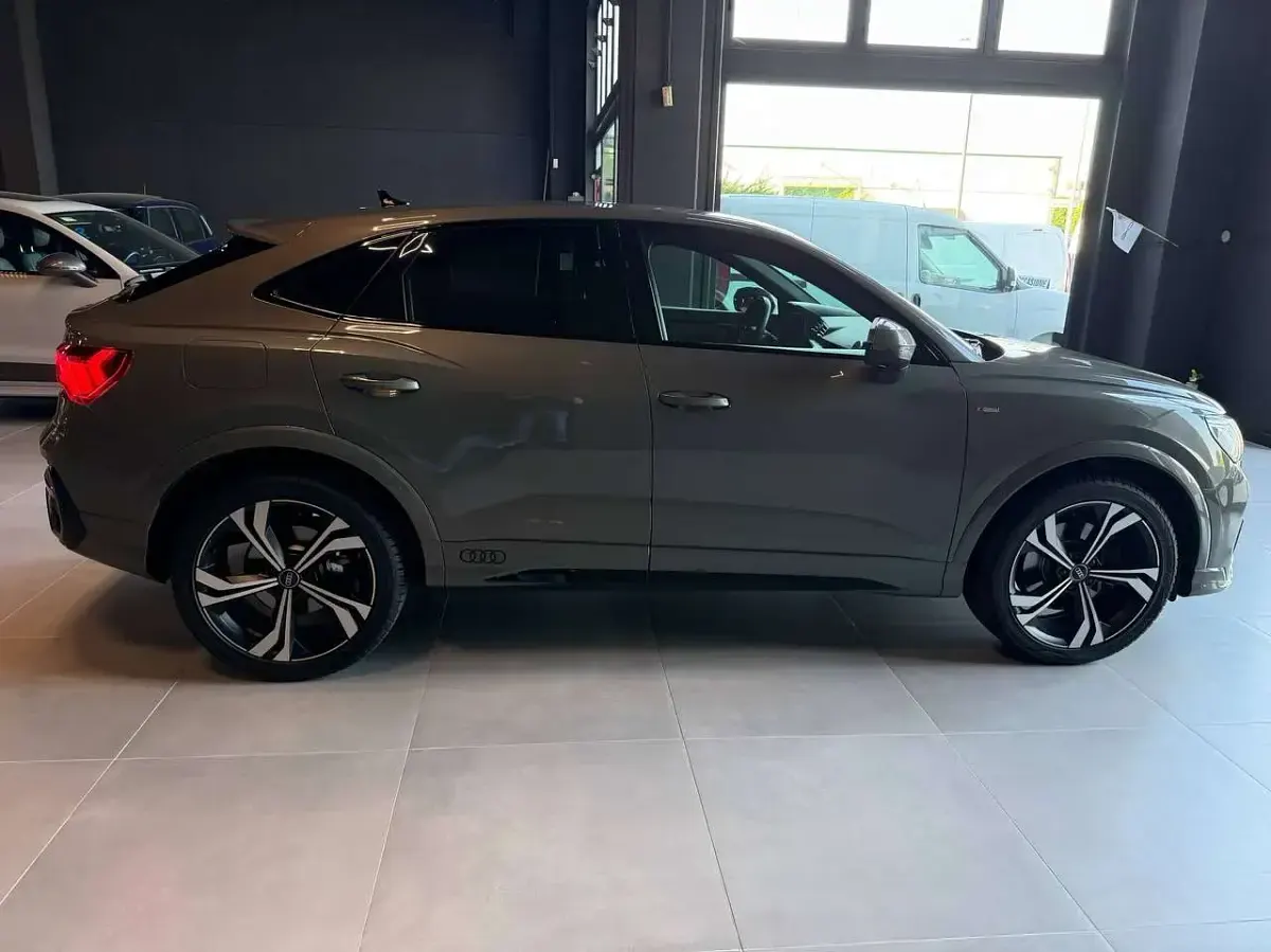 Usata Audi Q3 Sportback S-Line 200 CV (147 kW) 2022 Grigio chronos SUV