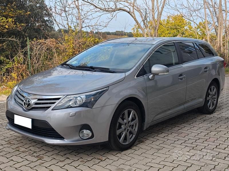 Grigio Usata 2014 Toyota Avensis Station wagon | 7500 € (Molto cara) - Immagine 1/4