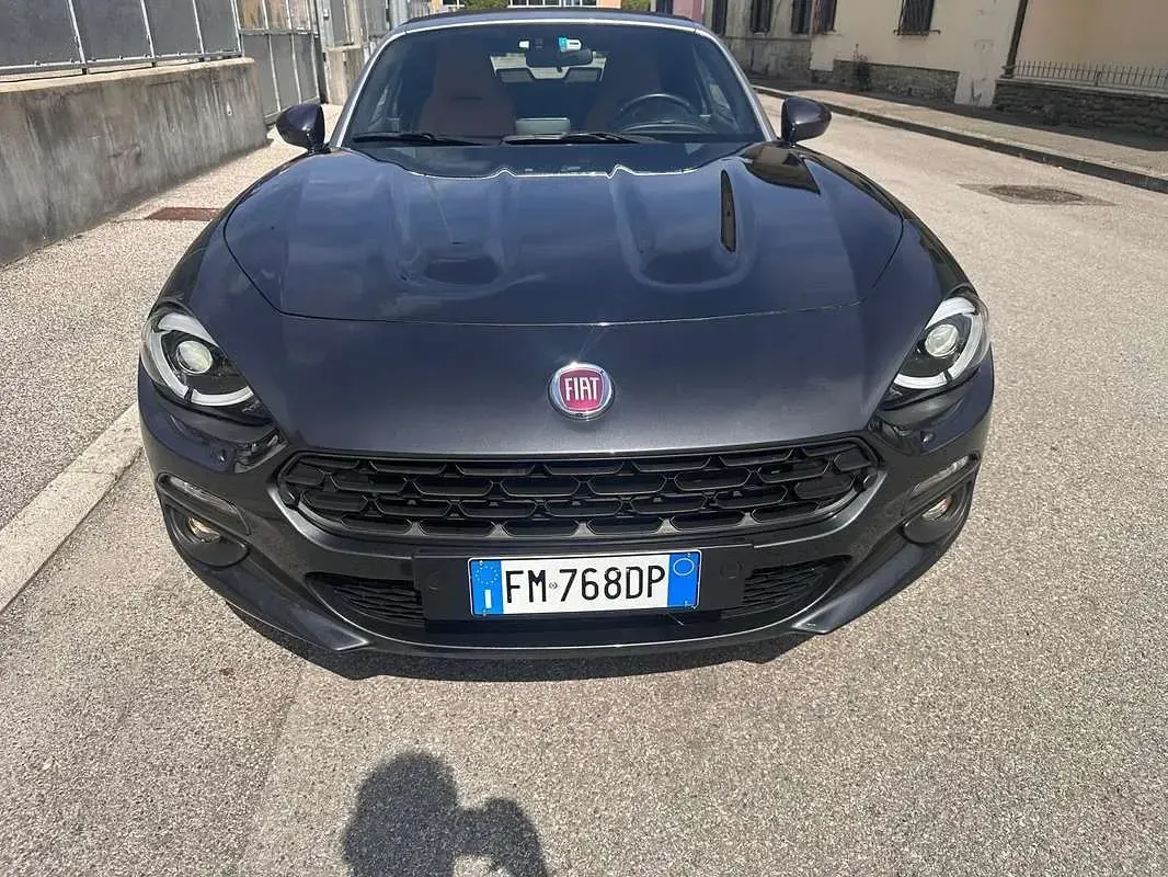 Usata Fiat 124 Spider Lusso 140 CV (102 kW) 2017 Grigio Cabrio