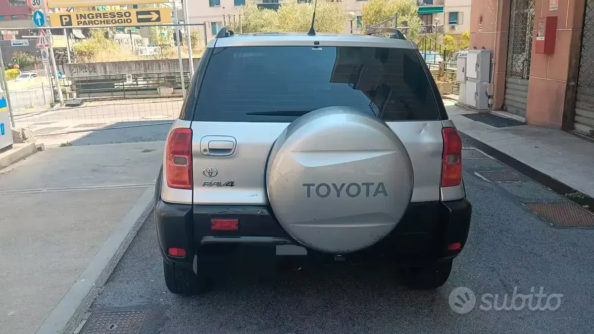 Usata Toyota RAV4 116 CV (85 kW) 2003 Grigio SUV