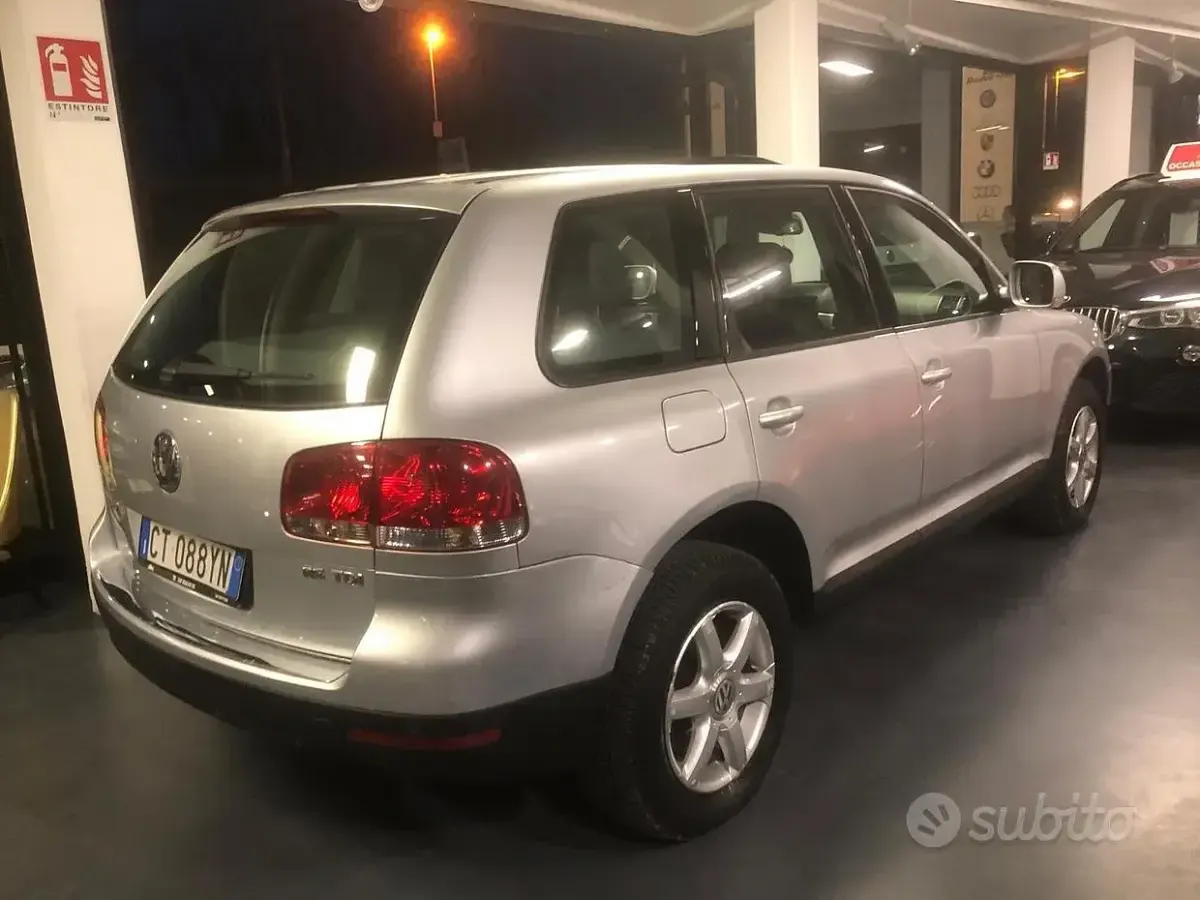 Usata VW Touareg R 174 CV (127 kW) 2005 Grigio SUV
