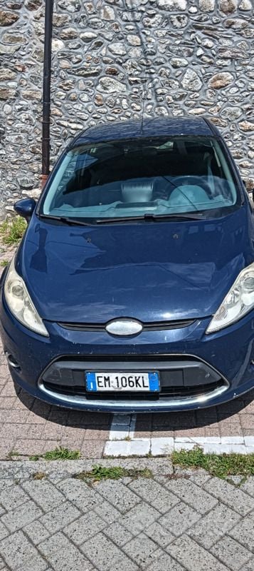 Usata Ford Fiesta 90 CV (66 kW) 2012 Blu Utilitaria