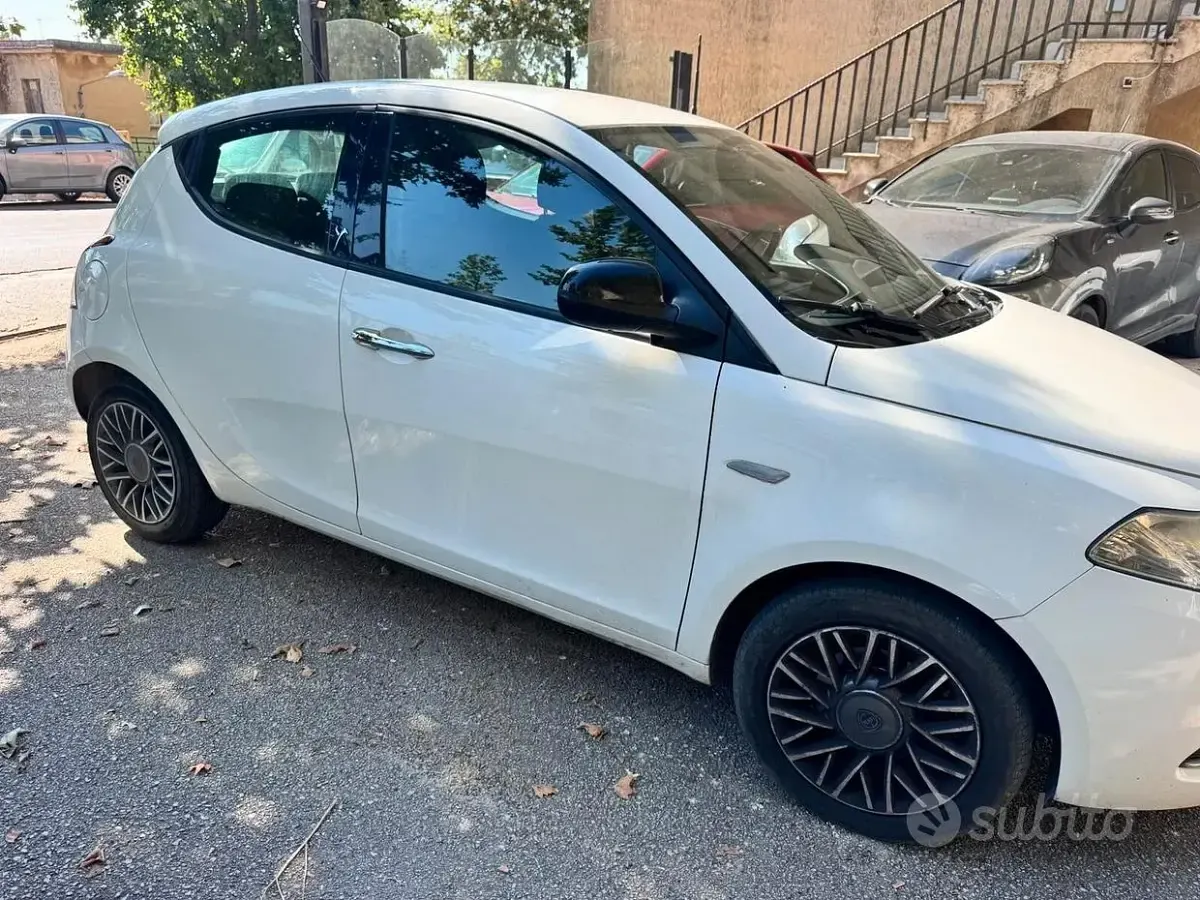 Usata Lancia Ypsilon S 95 CV (69 kW) 2015 Bianco Utilitaria