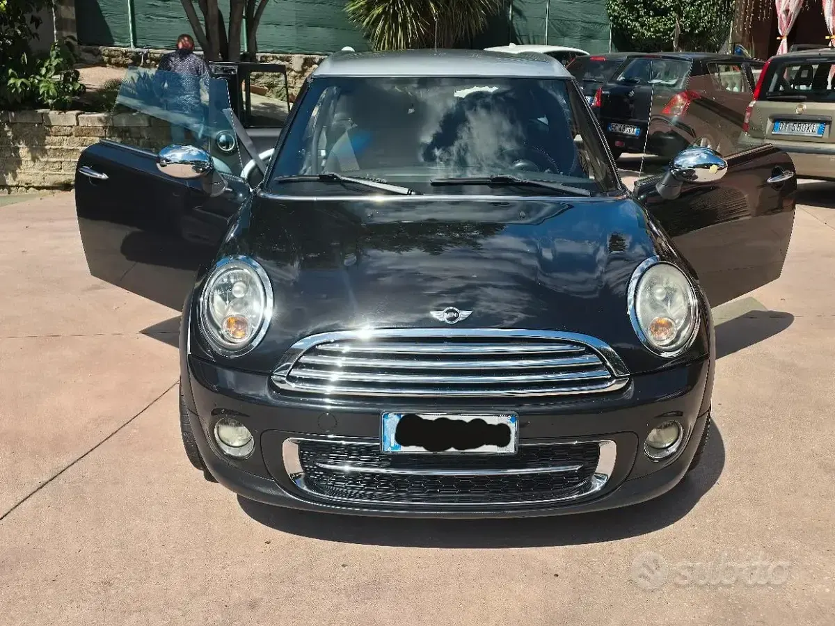 Usata Mini Cooper D 111 CV (81 kW) 2011 Nero Utilitaria